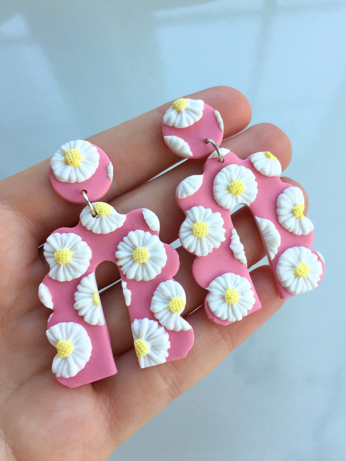 Blush Daisy studded arches