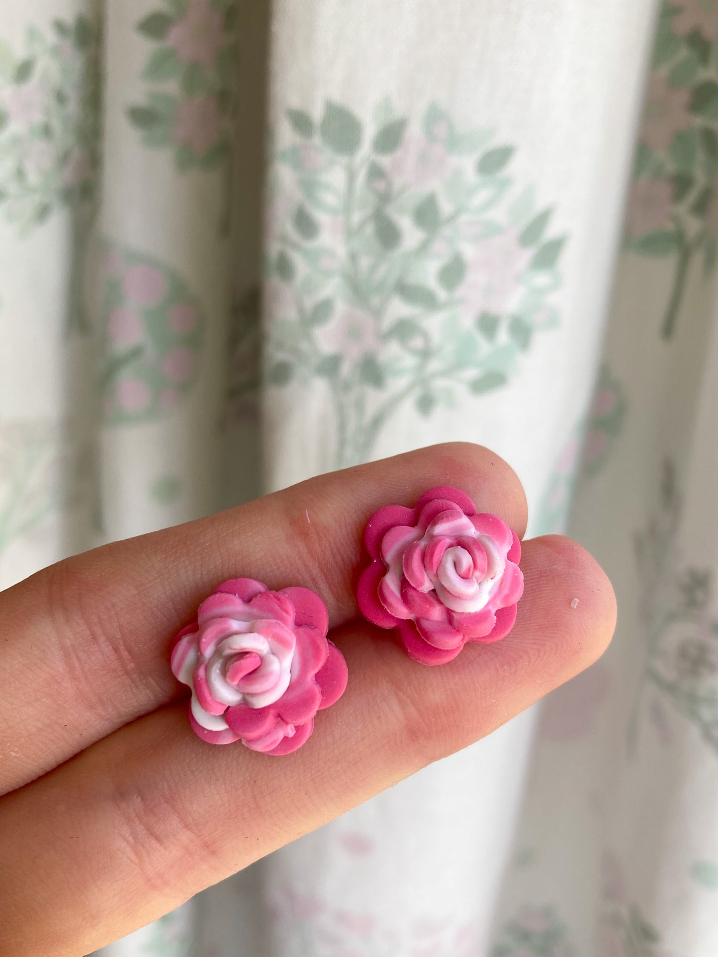 Milkshake Rose studs