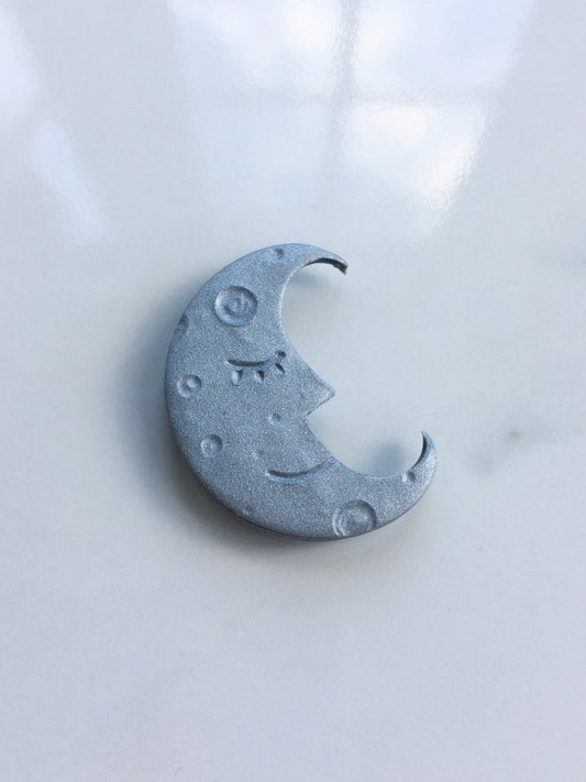 Lunar magnet